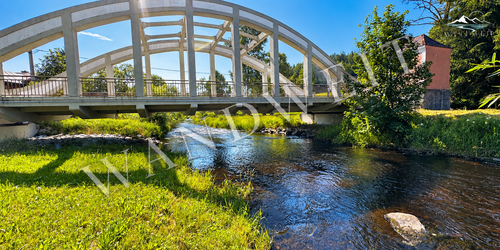 Bogenbrücke am Fluss – Fotoprint