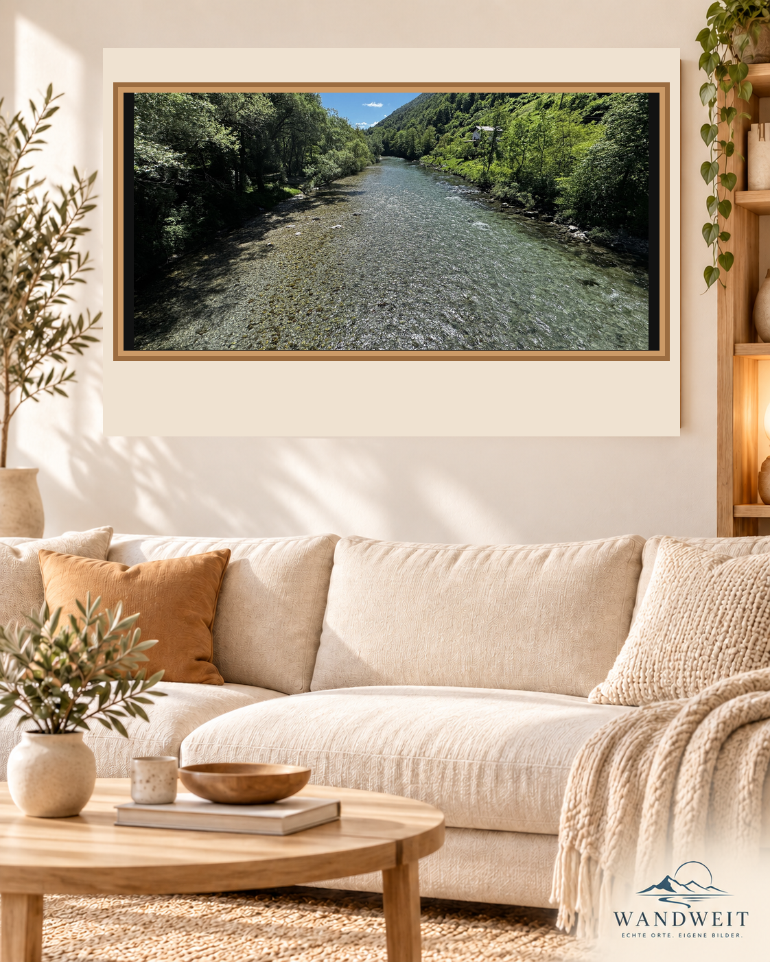 Bergfluss im Tal – WANDWEIT Fotoprint im Wohnraum