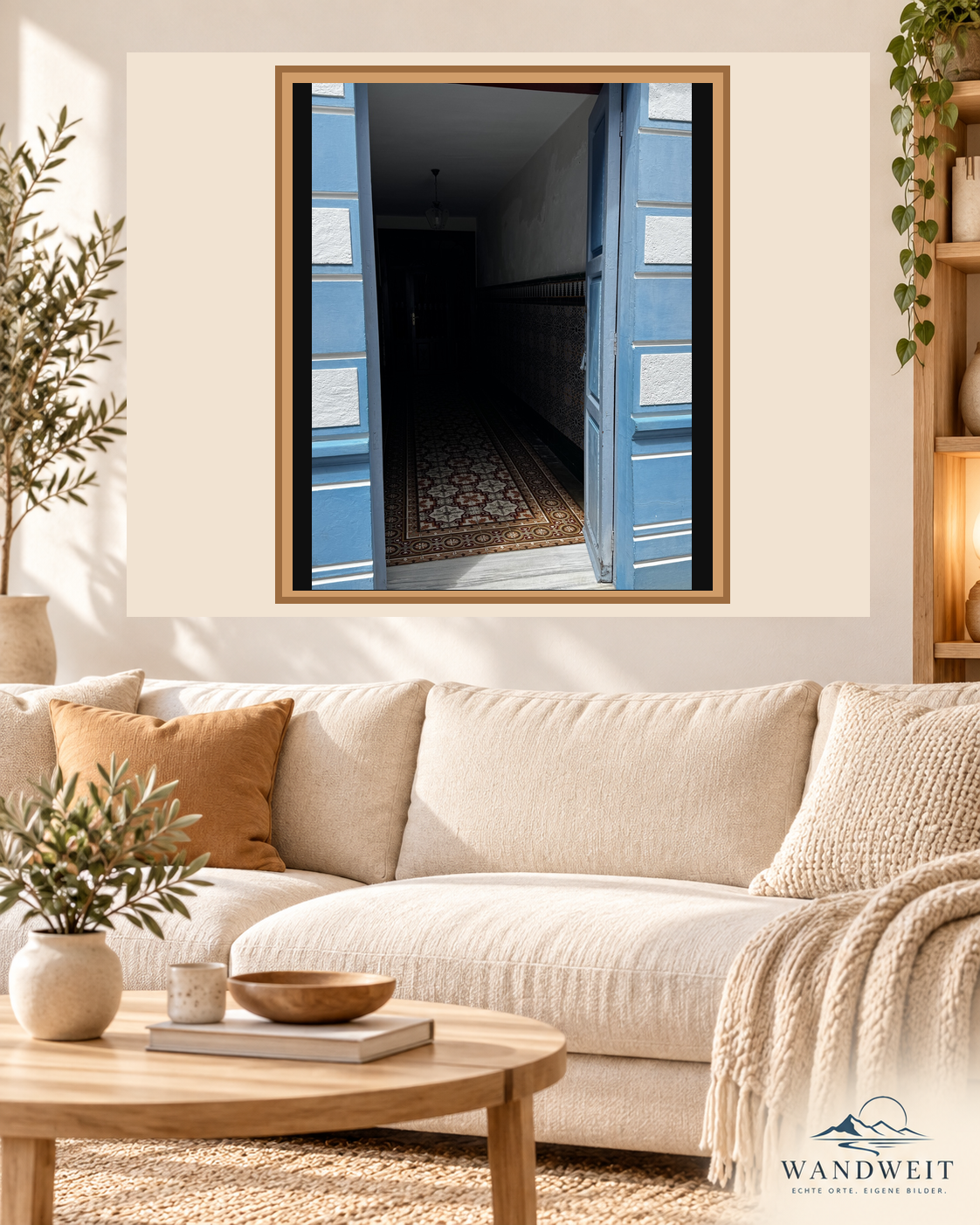 Blaues Portal – WANDWEIT Fotoprint im Wohnraum