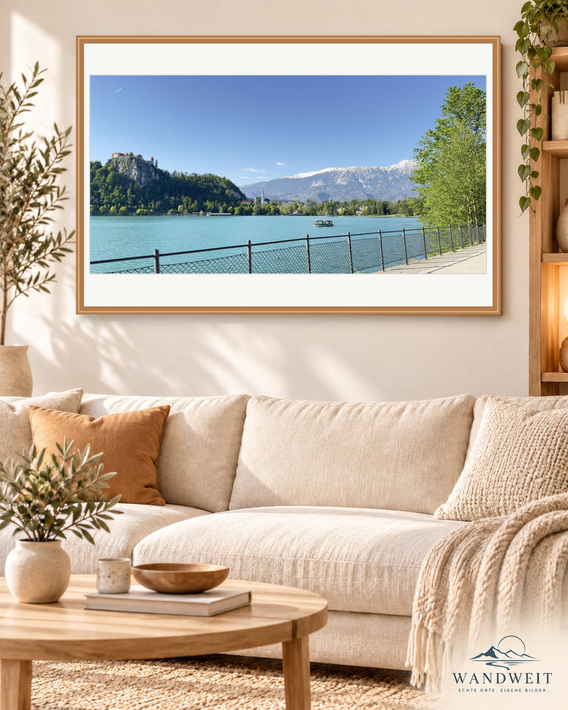 Burg am Bergsee – WANDWEIT Fotoprint im Wohnraum