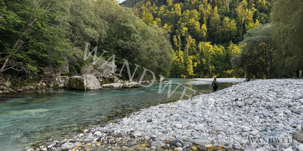 Fischer am Flussufer – WANDWEIT Vorschau mit Wasserzeichen