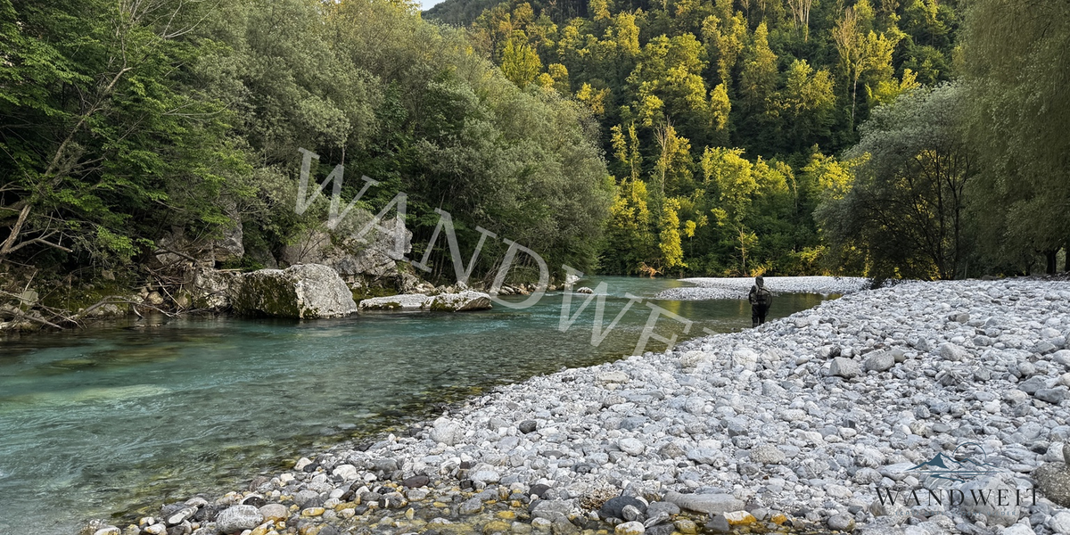Fischer am Flussufer – WANDWEIT Vorschau mit Wasserzeichen