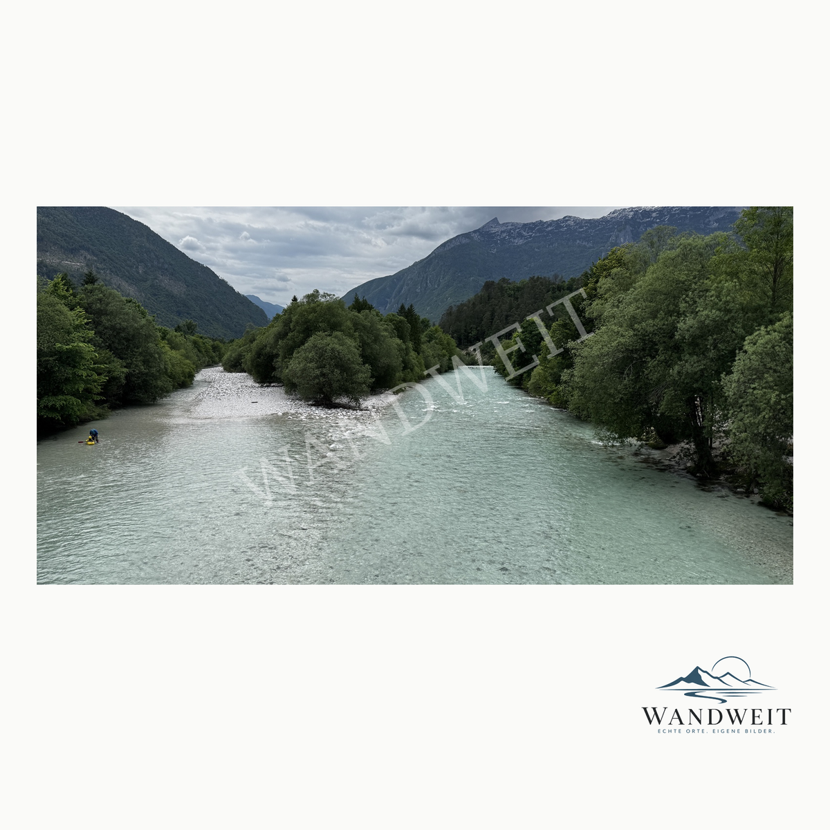 Flussgabelung mit Bergen – Fotoprint