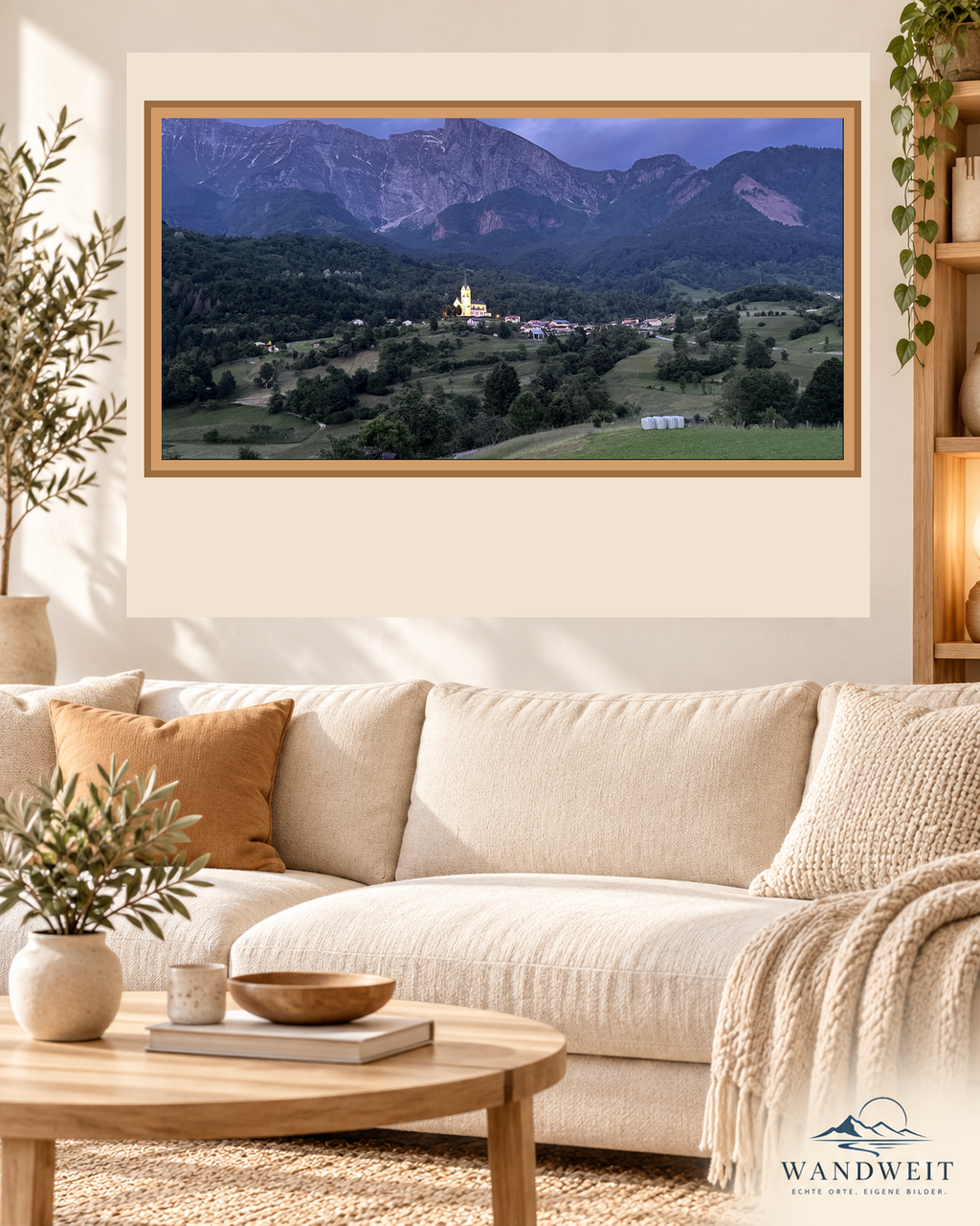Kirche im Bergtal – WANDWEIT Fotoprint im Wohnraum