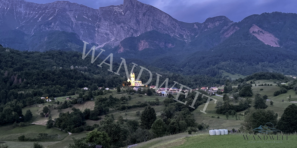 Kirche im Bergtal – WANDWEIT Vorschau mit Wasserzeichen