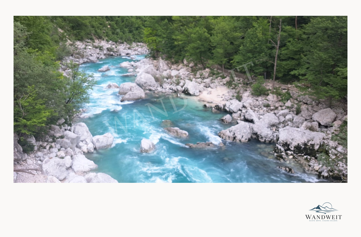 Türkisstrom in der Schlucht – Fotoprint