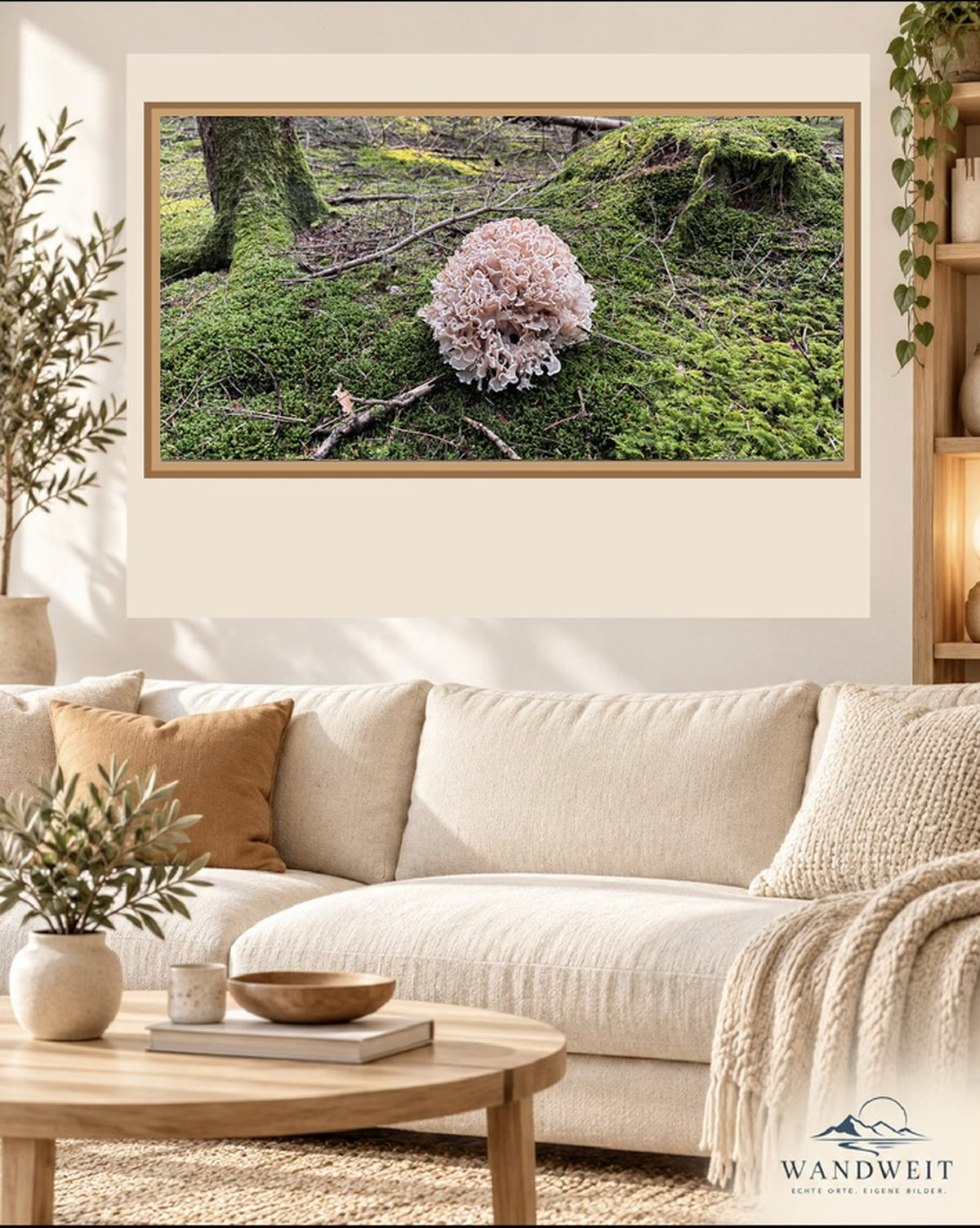 Waldpilz im Moos – WANDWEIT Wohnraum-Mockup
