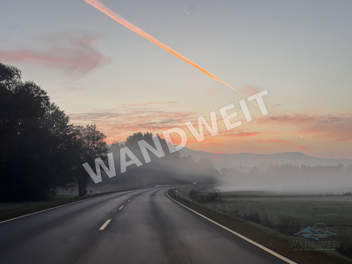 Straße im Morgennebel – Originalfoto mit WANDWEIT Wasserzeichen