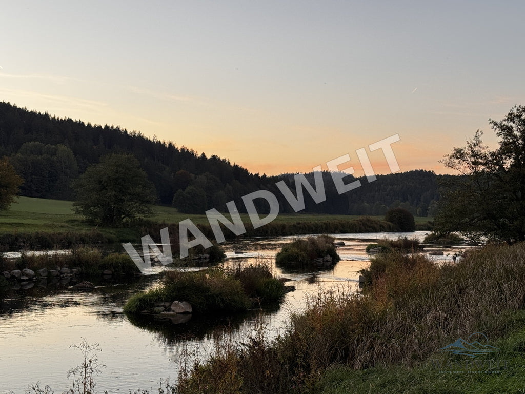 Flussauen im Abendlicht – Originalfoto mit WANDWEIT Wasserzeichen