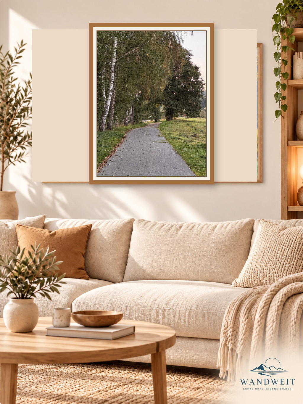 Birkenweg im Herbst – WANDWEIT Wohnraum-Mockup, Rahmen an Originalformat angepasst